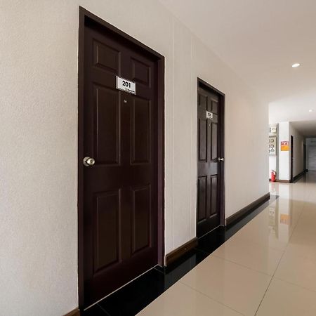 Oyo 350 Mae Saeng Place Si Racha Buitenkant foto