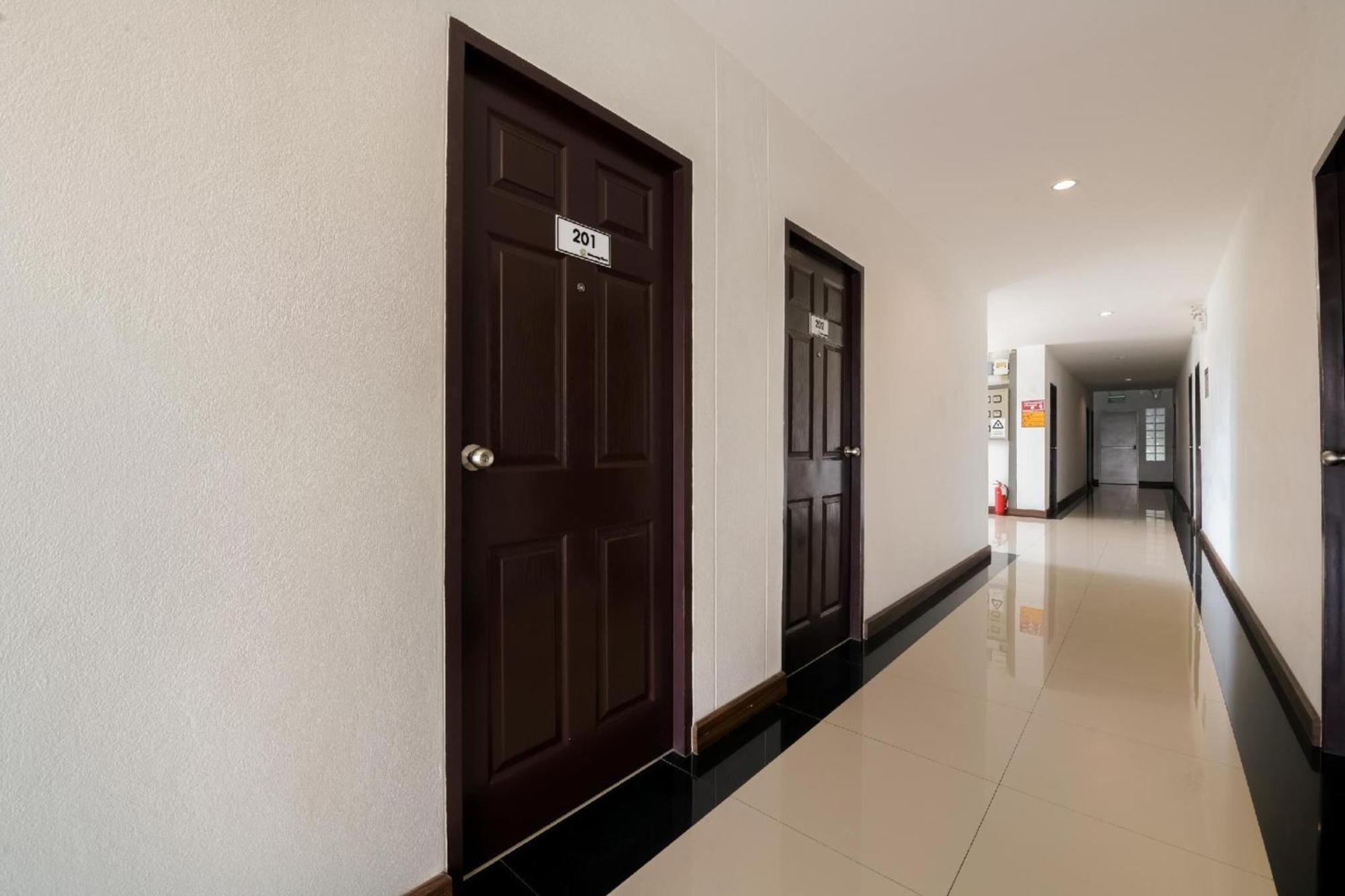 Oyo 350 Mae Saeng Place Si Racha Buitenkant foto