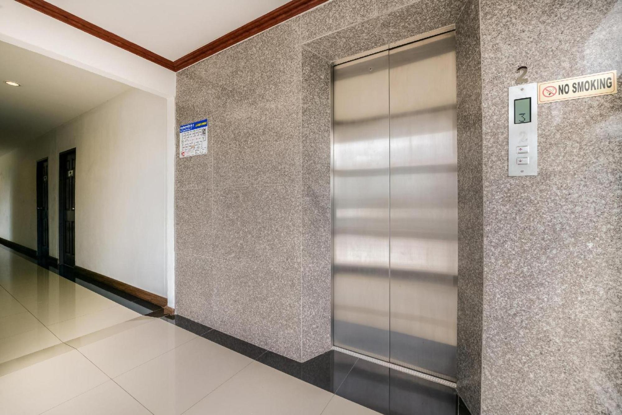 Oyo 350 Mae Saeng Place Si Racha Buitenkant foto